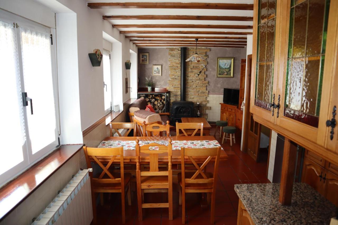 Casa Rural Cares Санта-Мария-де-Вальдеон Экстерьер фото