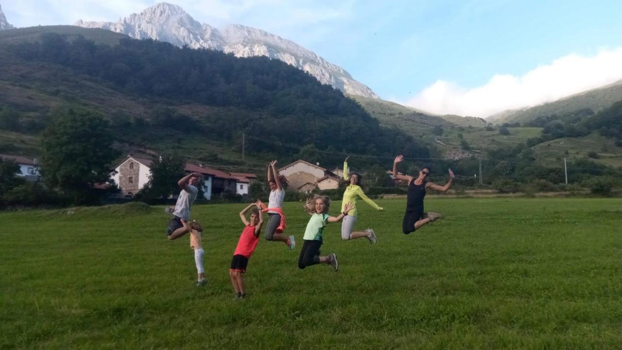 Casa Rural Cares Санта-Мария-де-Вальдеон Экстерьер фото